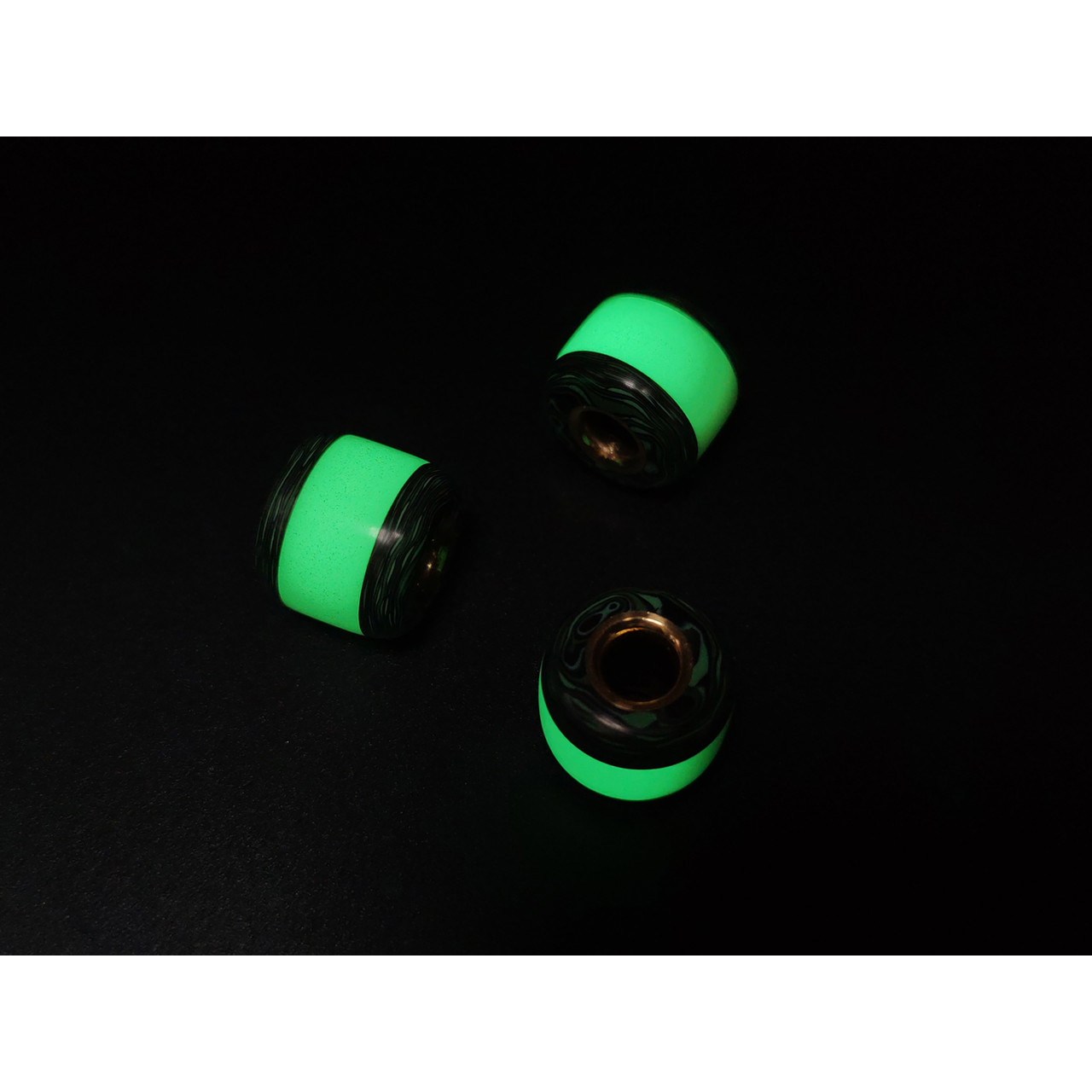 PhantomTools бусина Carbon fiber black-green, Ultraglow с люминофором, латунь
