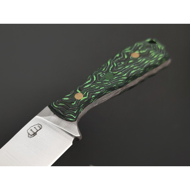 Андрей Кулаков нож KUL0250 сталь VG-10, рукоять Carbon fiber neon green & black, латунь