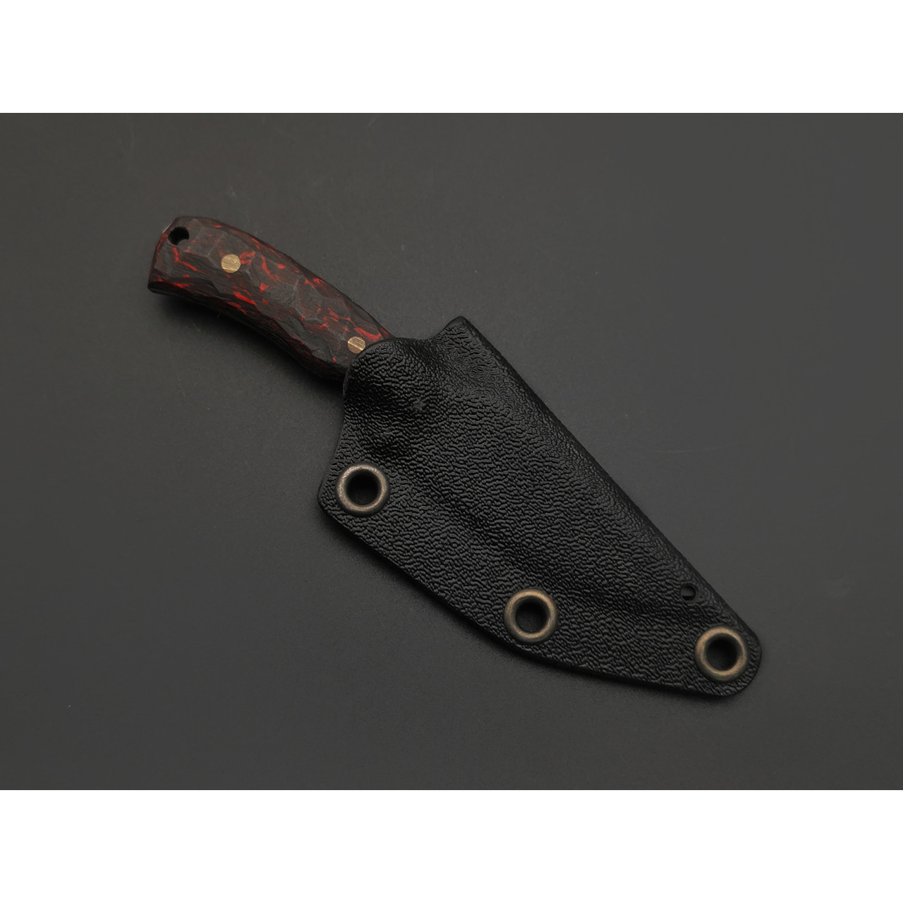 Андрей Кулаков нож Крыса KUL0253 сталь Aus-10, рукоять Carbon fiber black & red, латунь.