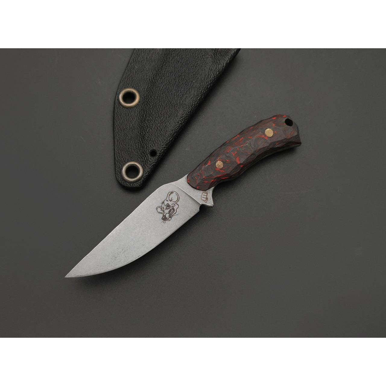 Андрей Кулаков нож Крыса KUL0253 сталь Aus-10, рукоять Carbon fiber black & red, латунь.