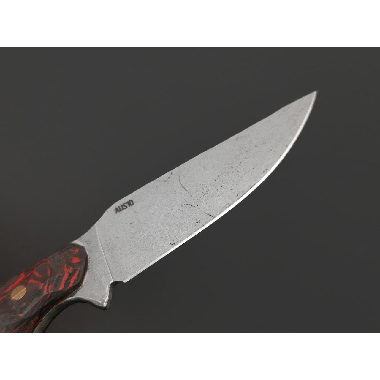 Андрей Кулаков нож Крыса KUL0253 сталь Aus-10, рукоять Carbon fiber black & red, латунь.