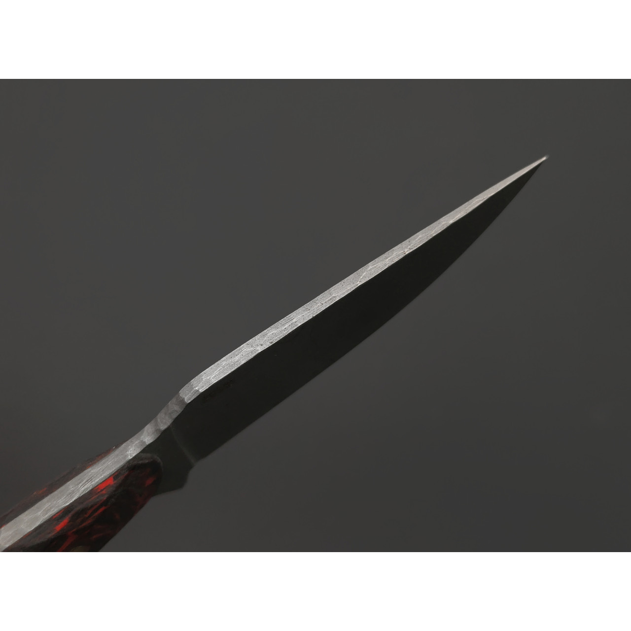 Андрей Кулаков нож Крыса KUL0253 сталь Aus-10, рукоять Carbon fiber black & red, латунь.