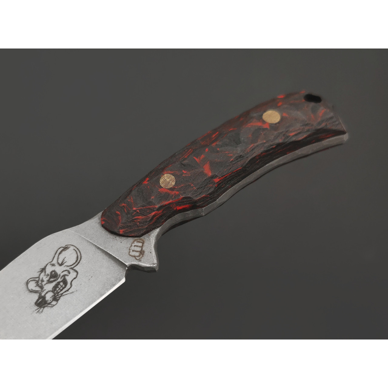 Андрей Кулаков нож Крыса KUL0253 сталь Aus-10, рукоять Carbon fiber black & red, латунь.