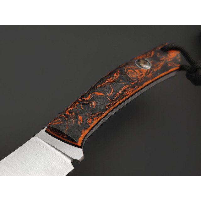 RazorTVI нож Rook Lite сталь JM390A стоунвош, рукоять Carbon fiber chaotic orange, G10 black & orange