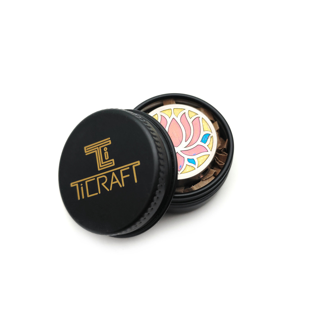 TiCRAFT темлячная бусина "Лотос и Томоэ" титан с поэтапным анодированием, лазерная гравировка