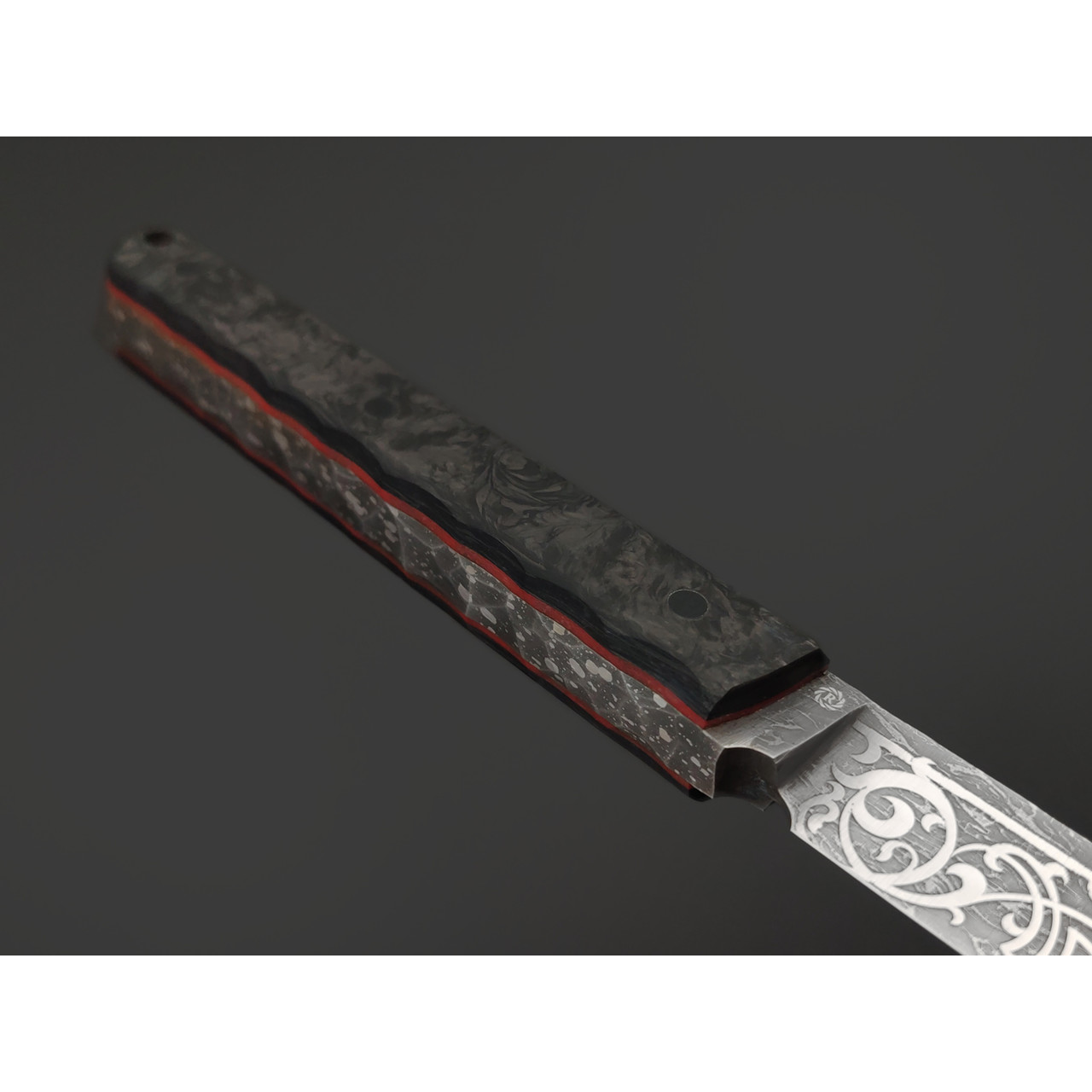 Neyris Knives нож Akus-B 8 мм сталь CPM 3V худ. травление, рукоять Карбон хаотик, G10 красный/