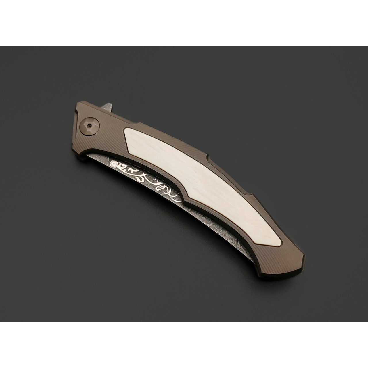 Neyris Knives складной нож Перс №3 сталь Magnacut худ. травление, рукоять Титан, бивень мамонта.