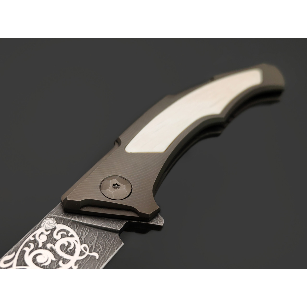 Neyris Knives складной нож Перс №3 сталь Magnacut худ. травление, рукоять Титан, бивень мамонта.