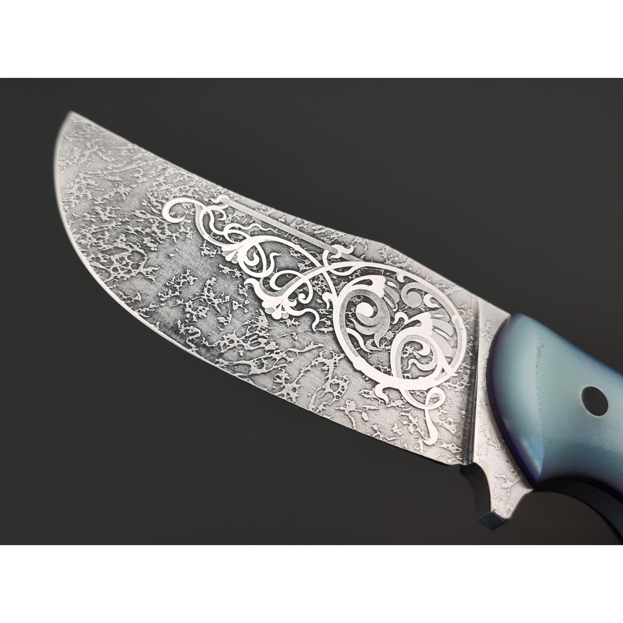 Волчий Век нож Бхадж Малый Custom сталь 95Х18 WA худ. травление, рукоять G10 прозрачный с фиолетовым, пины карбон
