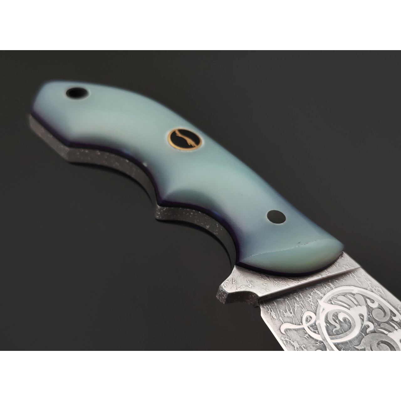 Волчий Век нож Бхадж Малый Custom сталь 95Х18 WA худ. травление, рукоять G10 прозрачный с фиолетовым, пины карбон