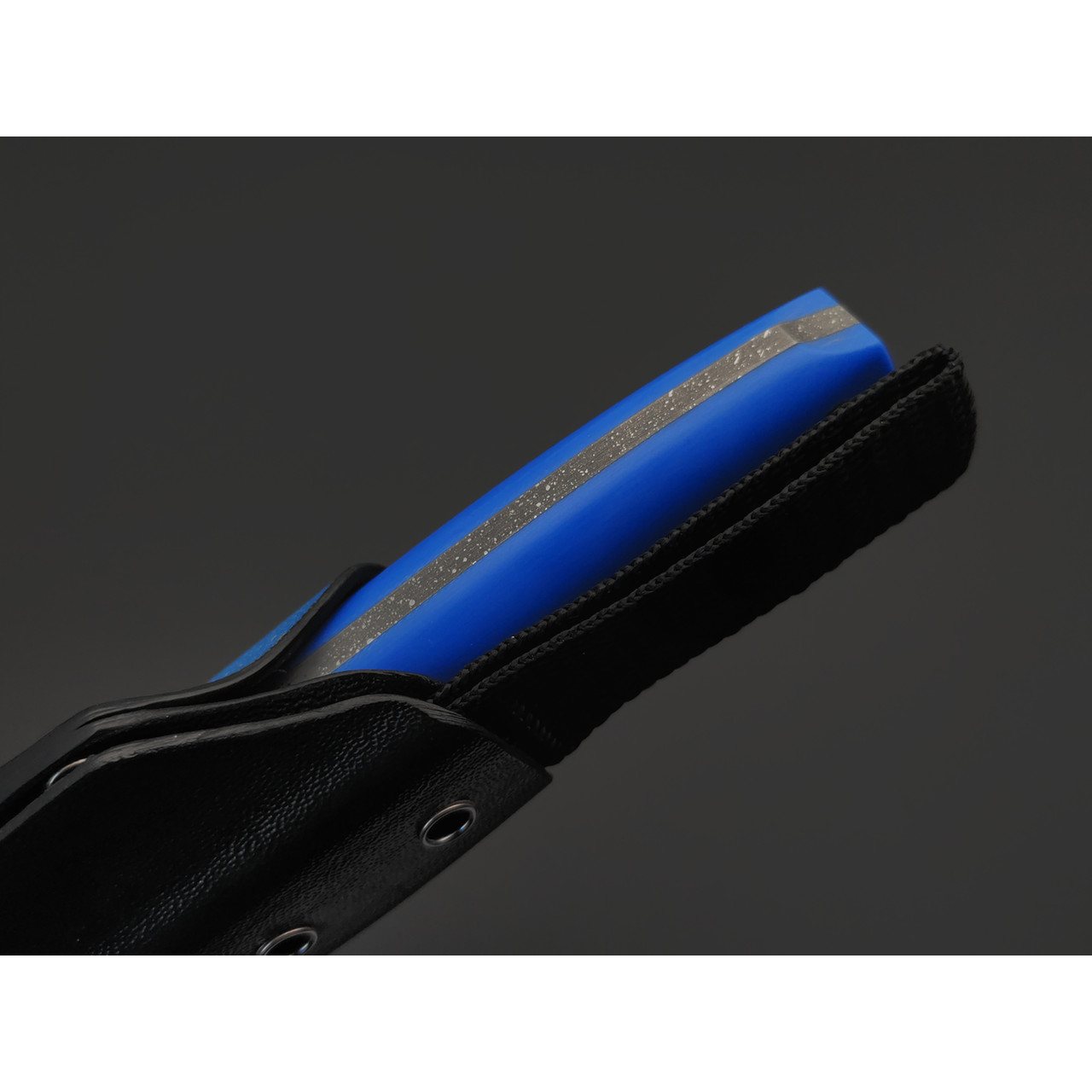 Волчий Век нож Wolfkniven Custom сталь PGK WA худ. травление, рукоять G10 синий, латунь