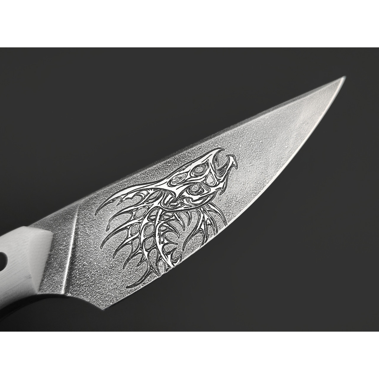 Волчий Век нож МасичЬка Custom "Злой Рыб" сталь 95Х18 WA худ. травление, рукоять G10 серый, пины карбон