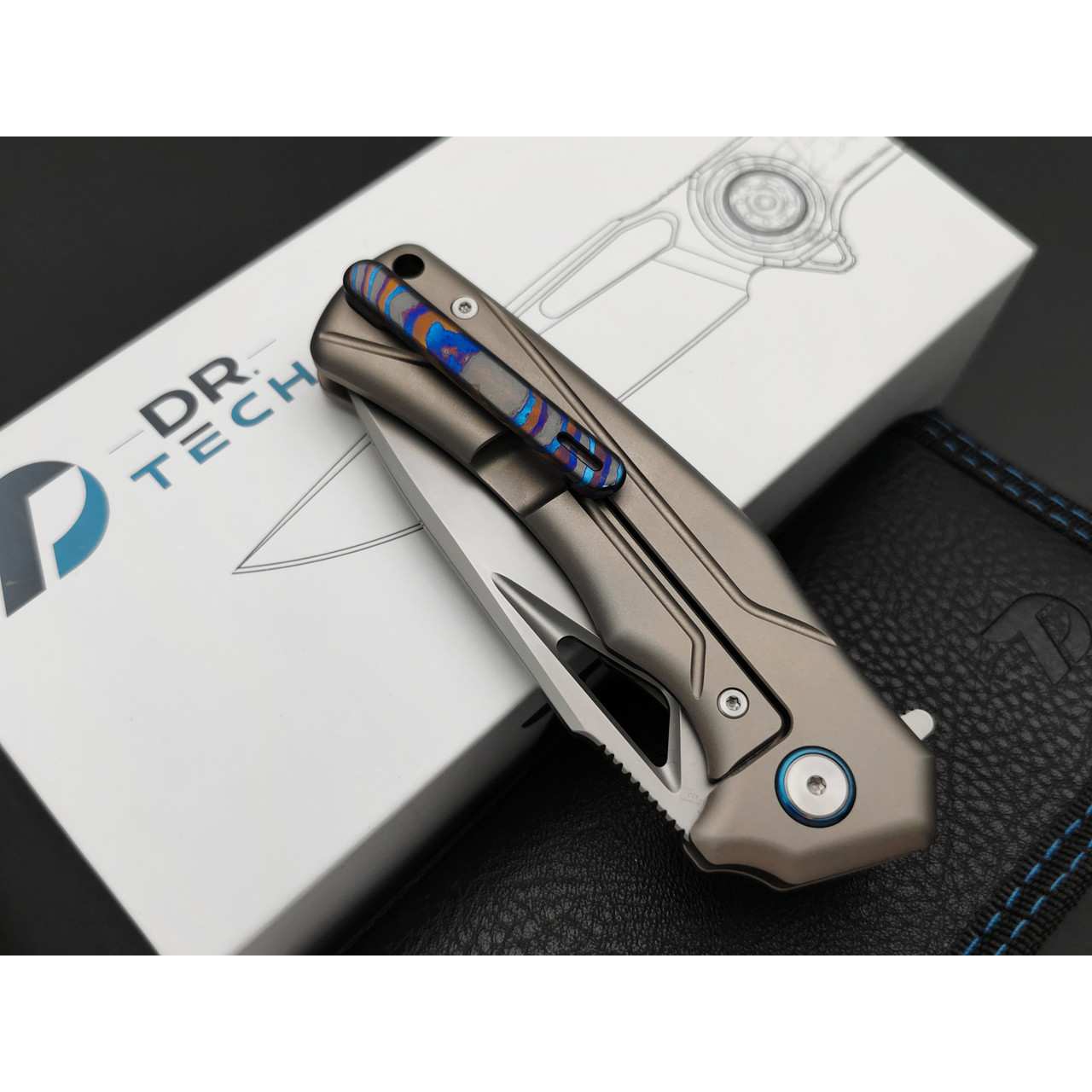 Dr.Tech складной нож Aventur D9042BR сталь M390, рукоять Титан TC4 бронзовый, zirconium alloy Damascus