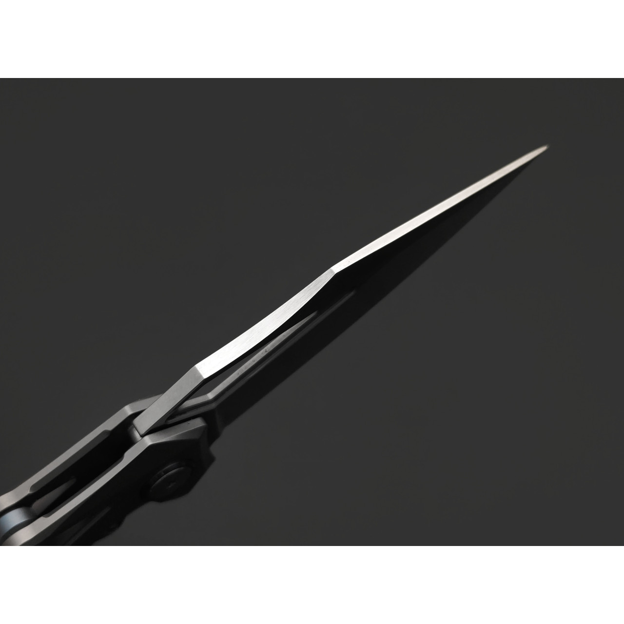Dr.Tech складной нож Marin D9393G сталь M390, рукоять Титан TC4 серый, карбон чёрный