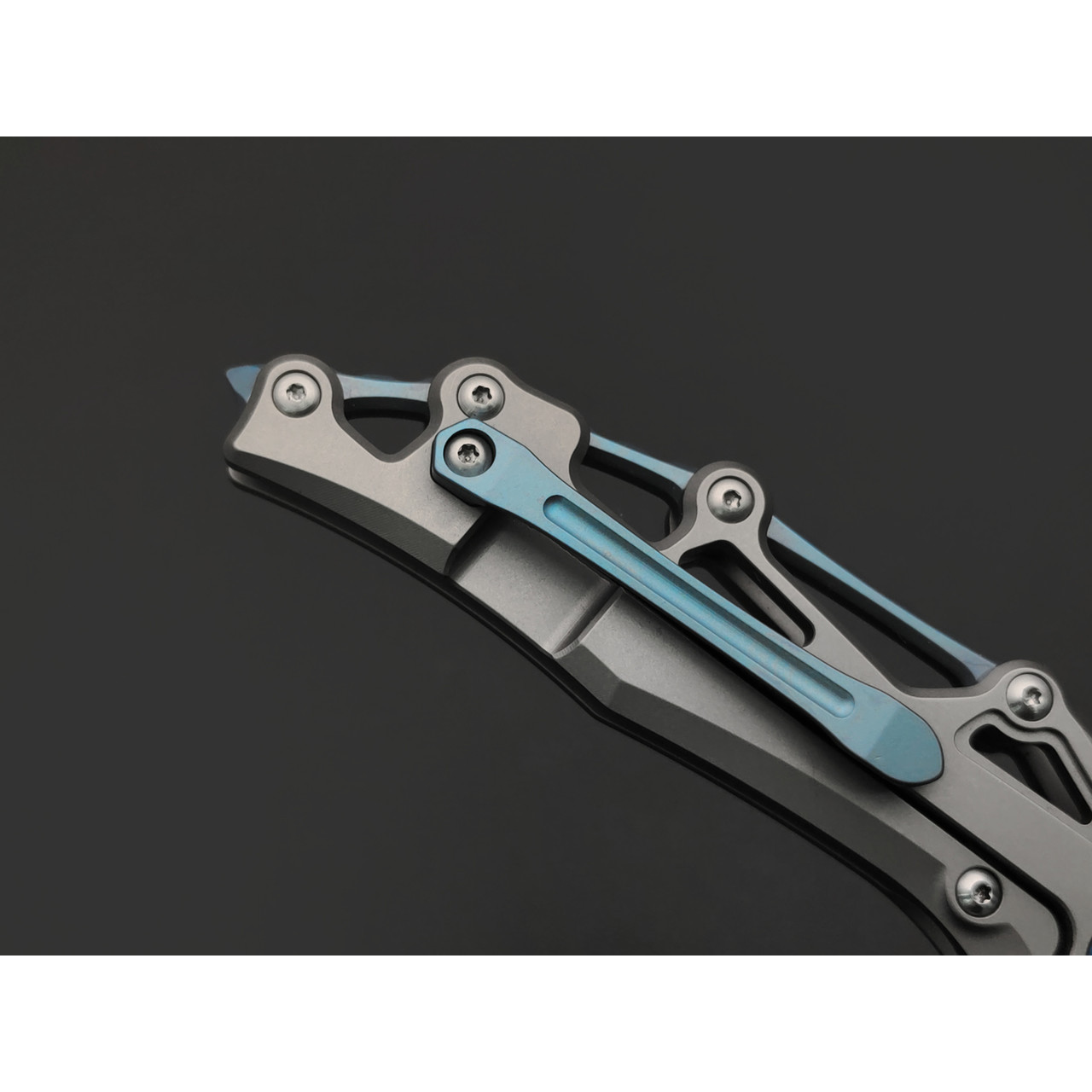 Dr.Tech складной нож Marin D9393G сталь M390, рукоять Титан TC4 серый, карбон чёрный