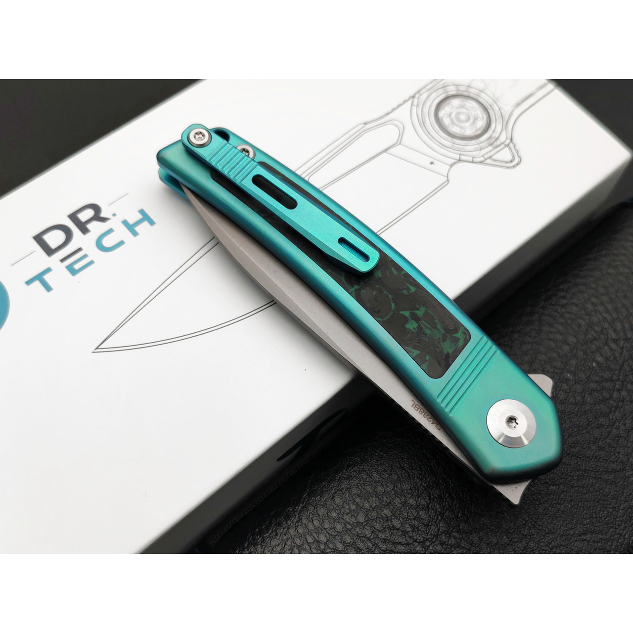 Dr.Tech складной нож Zenith D4288BL сталь M390, рукоять Титан TC4 бирюзовый, карбон