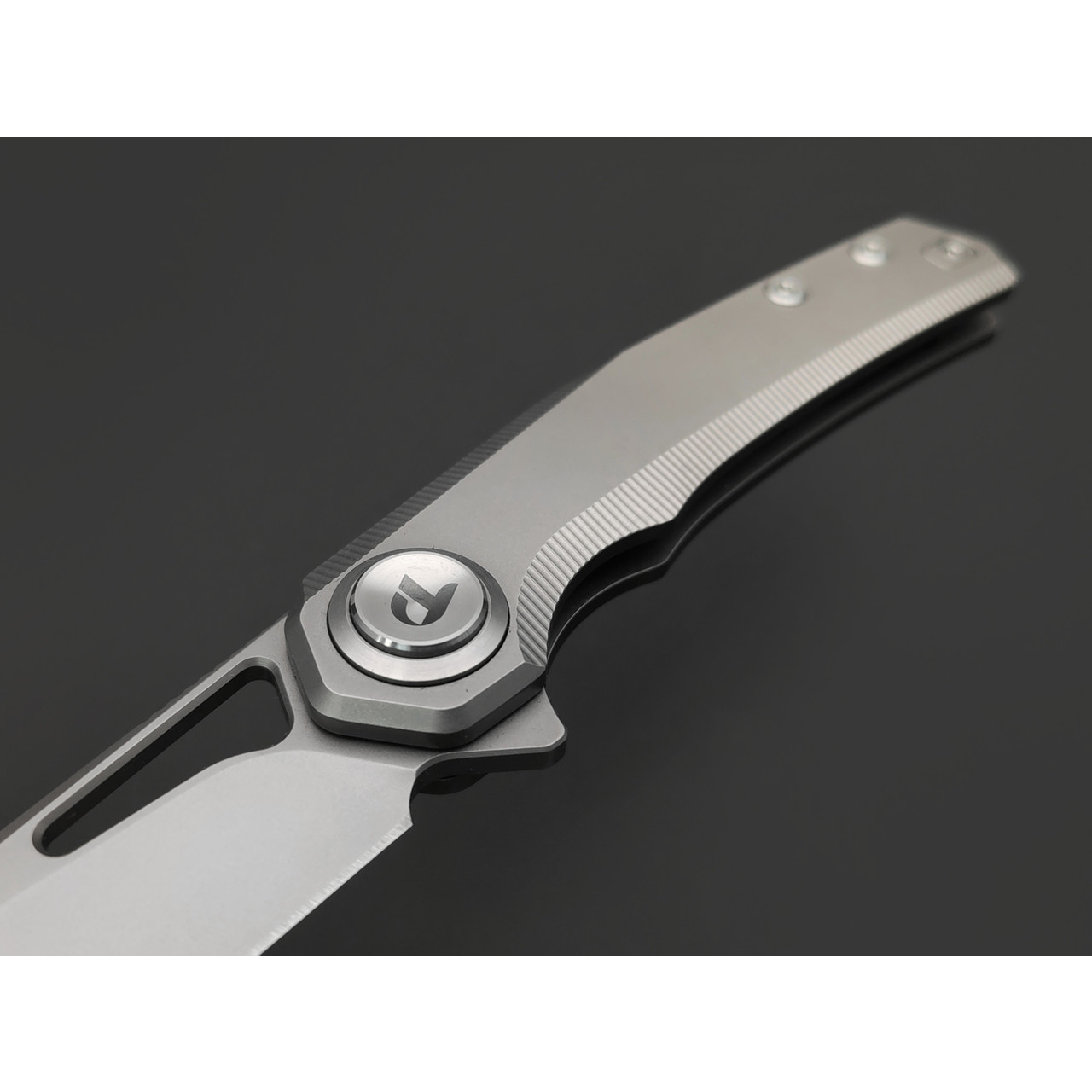 Dr.Tech складной нож Ondin Neo D4281G сталь M390, рукоять Титан TC4 серый