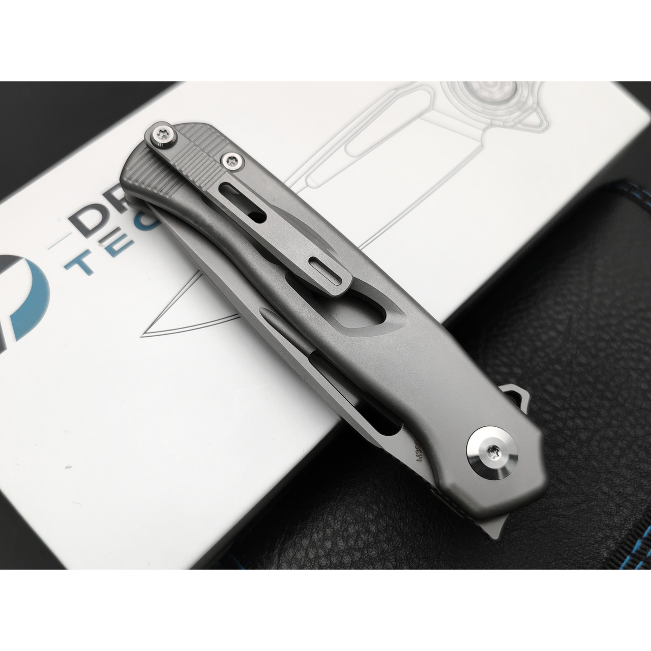 Dr.Tech складной нож Specter D4260G сталь M390, рукоять Титан TC4 серый