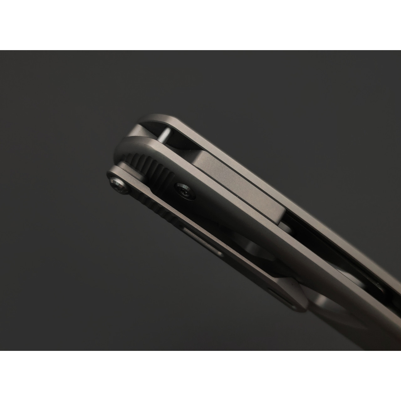 Dr.Tech складной нож Specter D4260G сталь M390, рукоять Титан TC4 серый