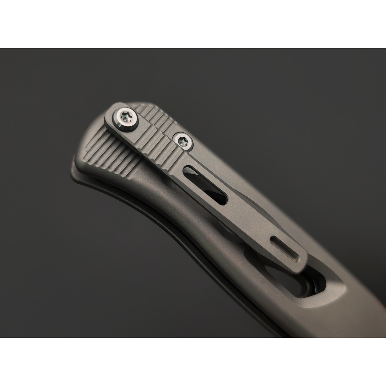 Dr.Tech складной нож Specter D4260G сталь M390, рукоять Титан TC4 серый