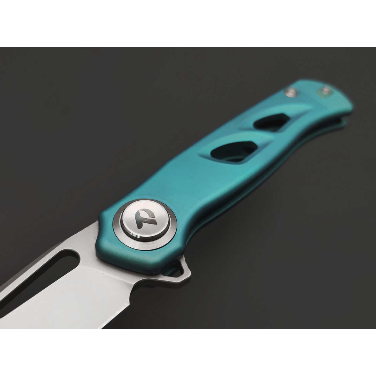 Dr.Tech складной нож Specter D4260BL сталь M390, рукоять Титан TC4 синий