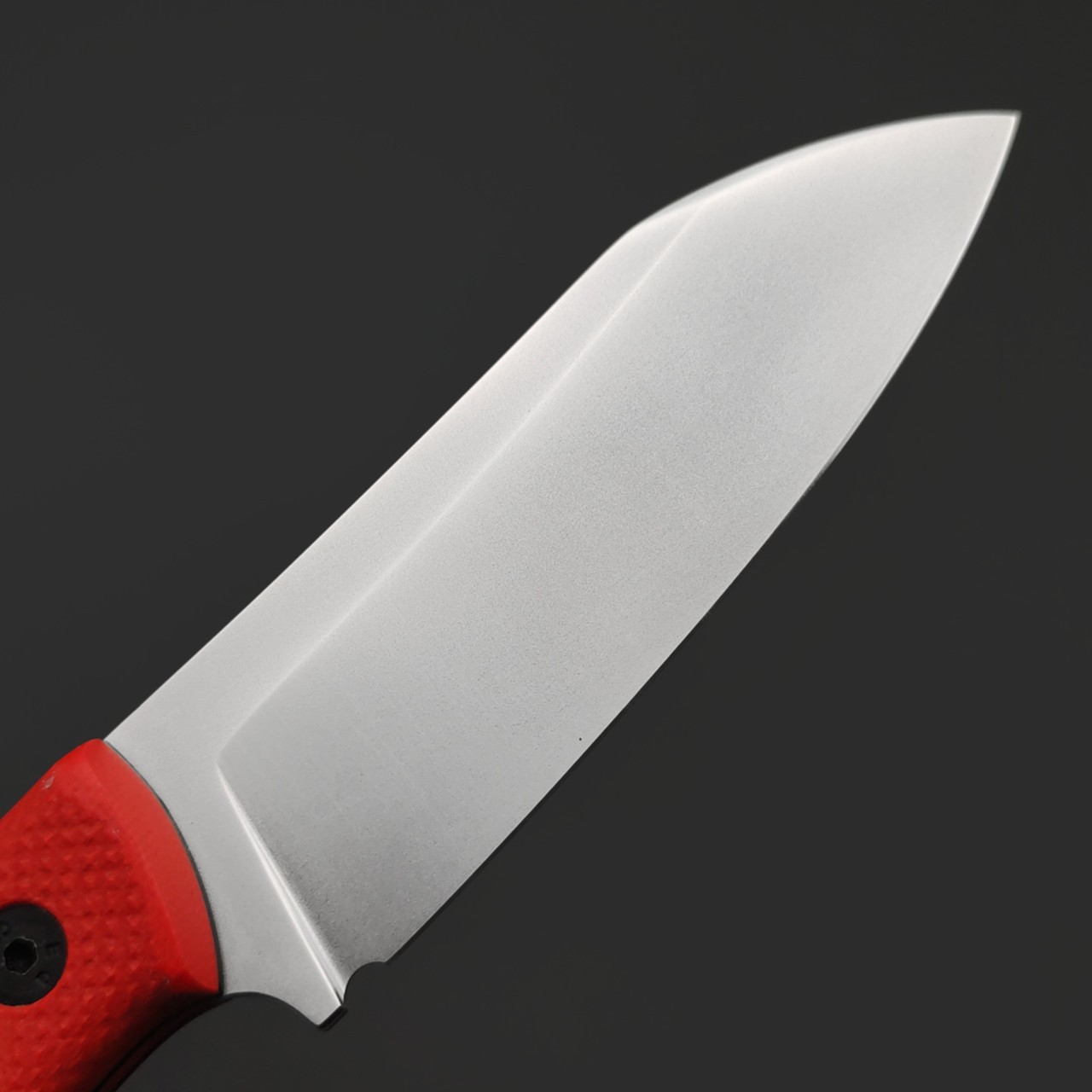 Град Горький нож Варн сталь VG-10, рукоять G10 красный с чёрным, винты