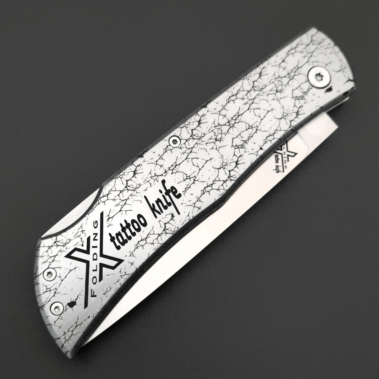 X Тату нож складной Модель X2 "Король Азарта", сталь Aus10Co, рукоять AISI420 с гравировкой