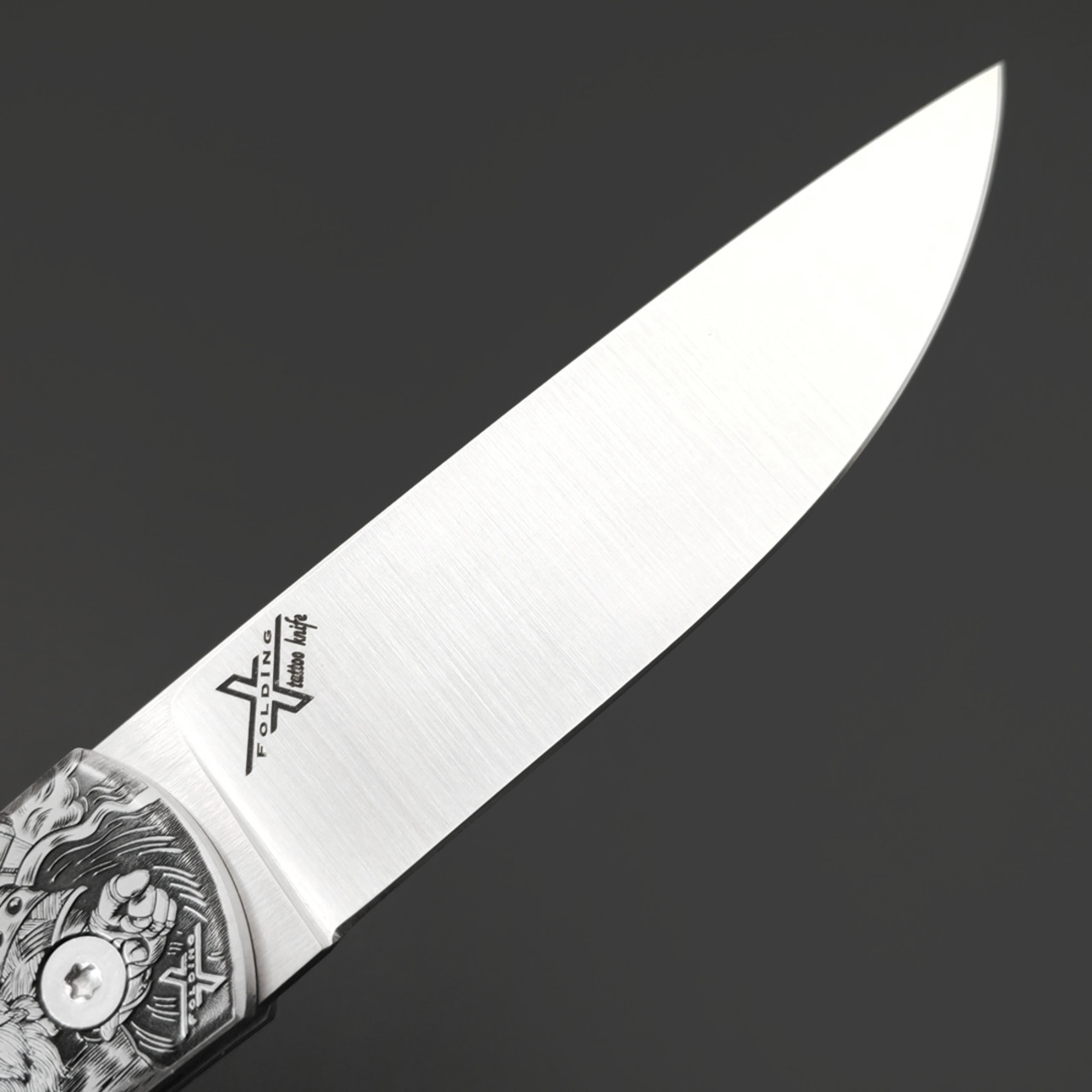 X Тату нож складной Модель X2 "Битва Викингов", сталь Aus10Co, рукоять AISI420 с гравировкой