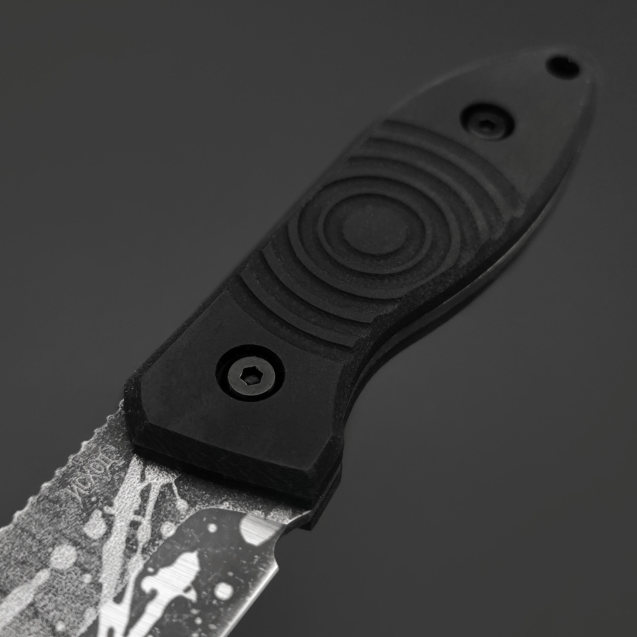 Исход нож "Эмпат", сталь ELMAX худ. травление, рукоять G10 черная, стальные винты