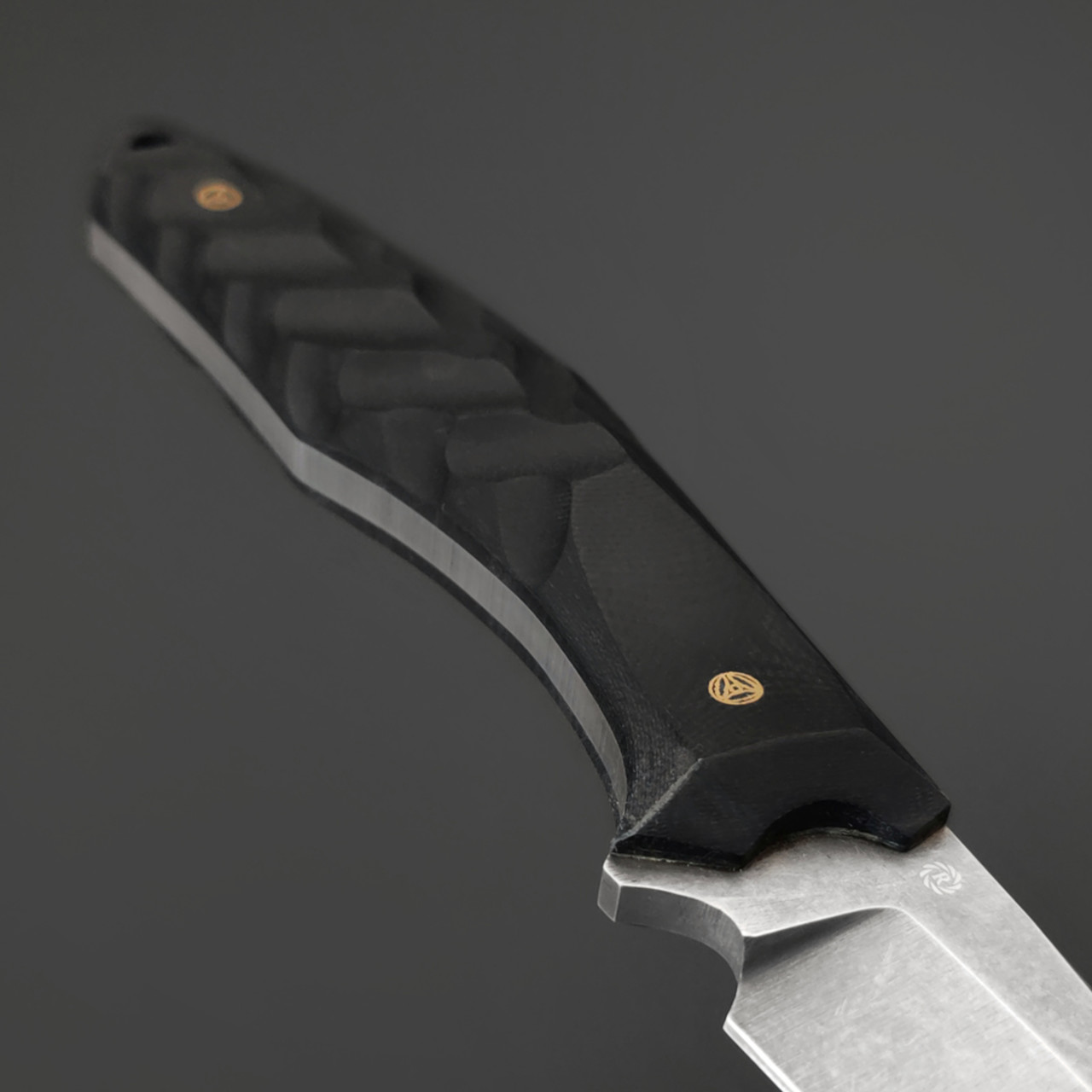 Нейрис нож Claw сталь CPM 3V стоунвош, рукоять G10 черный, мозаичные пины