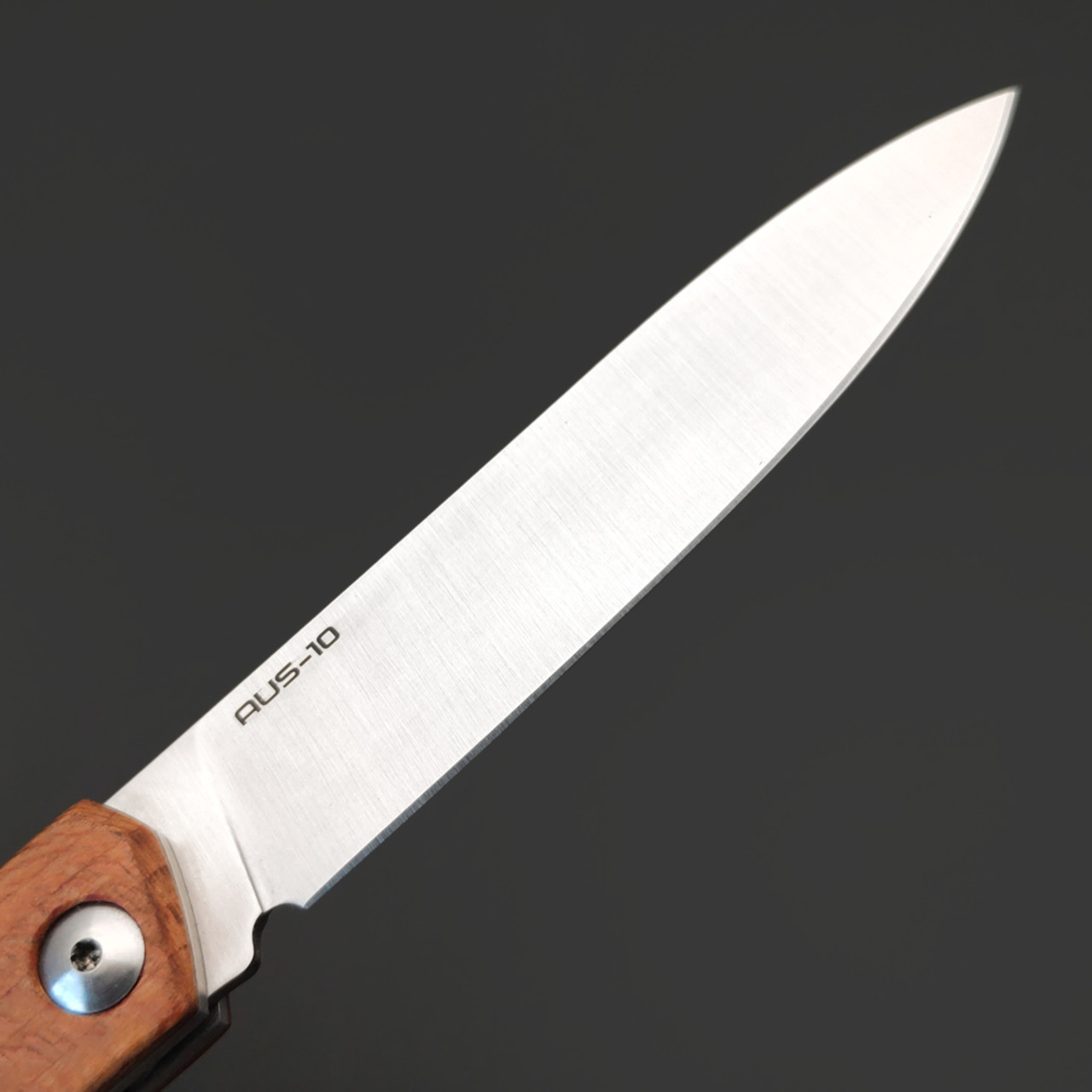 N.C.Custom нож складной Respect сталь Aus-10 сатин, рукоять дерево платан