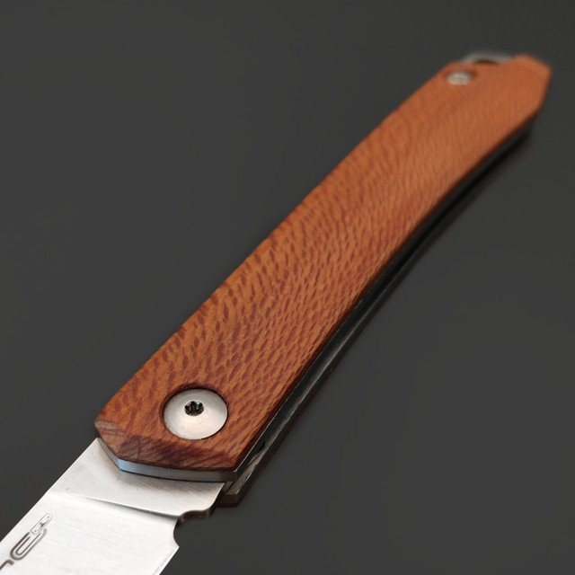 N.C.Custom нож складной Respect сталь Aus-10 сатин, рукоять дерево платан