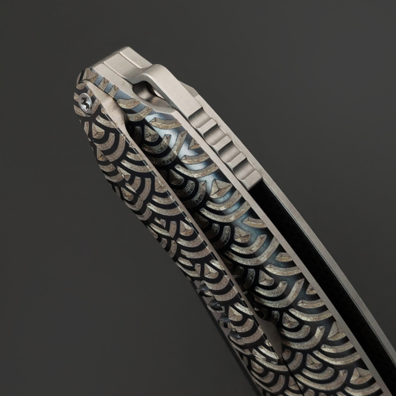 Ponomarev Forge складной нож Remette "Карп кои" custom сталь M390, рукоять Титан, лазерная гравировка