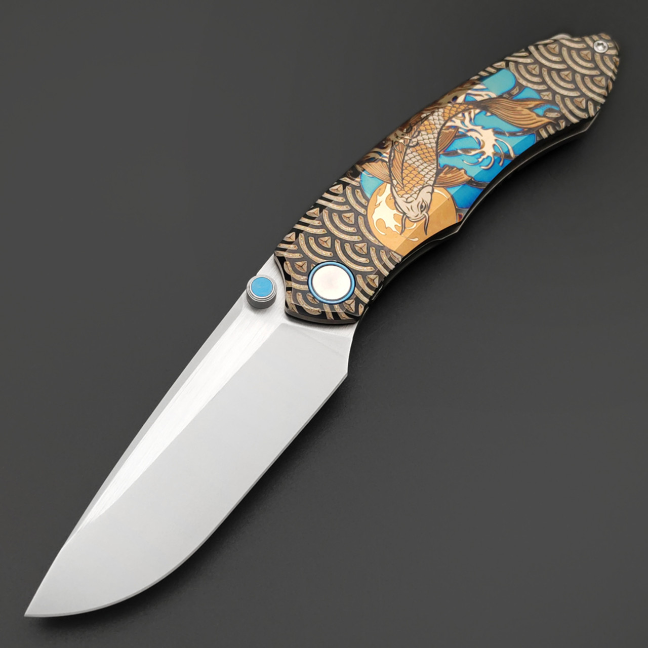Ponomarev Forge складной нож Remette "Карп кои" custom сталь M390, рукоять Титан, лазерная гравировка