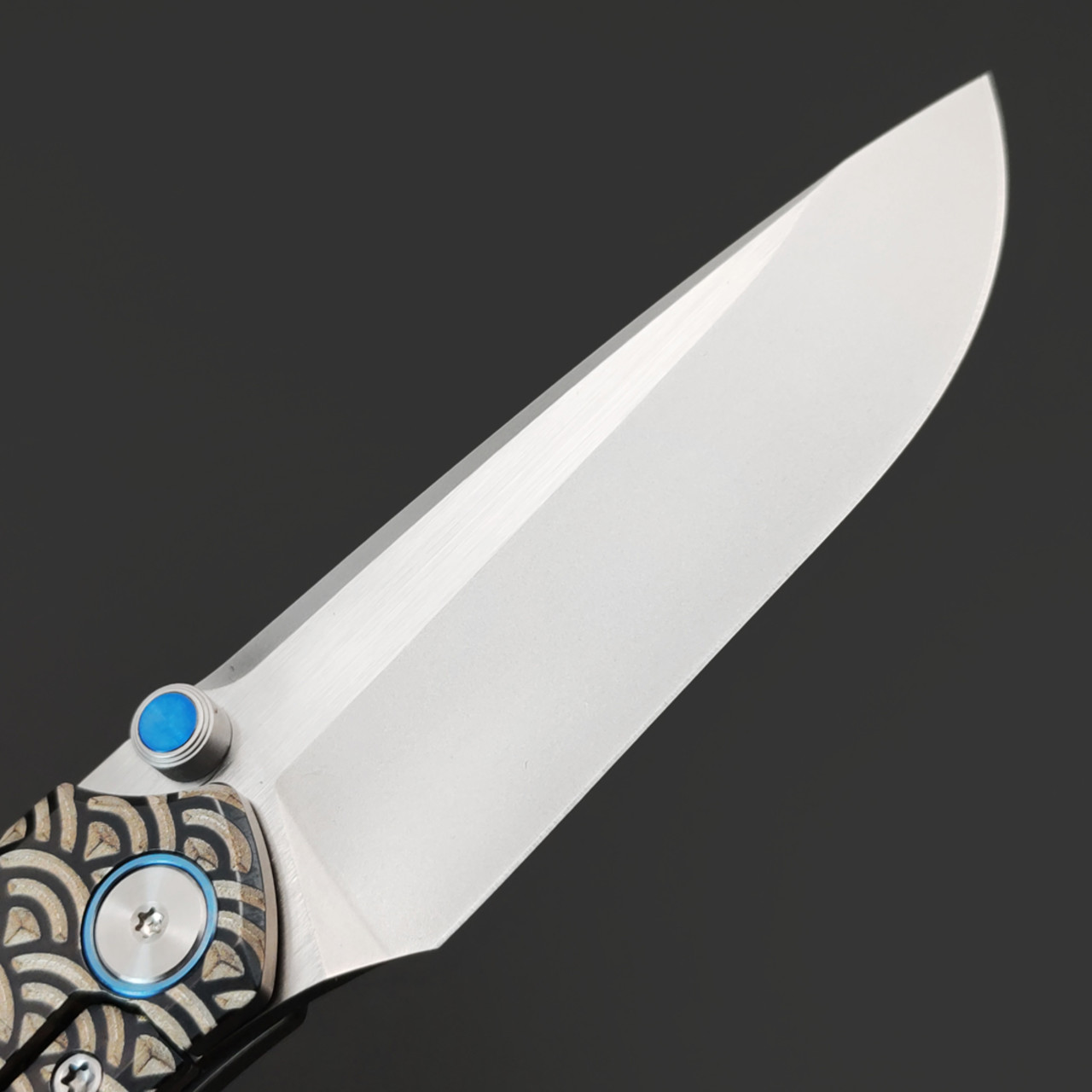 Ponomarev Forge складной нож Remette "Карп кои" custom сталь M390, рукоять Титан, лазерная гравировка