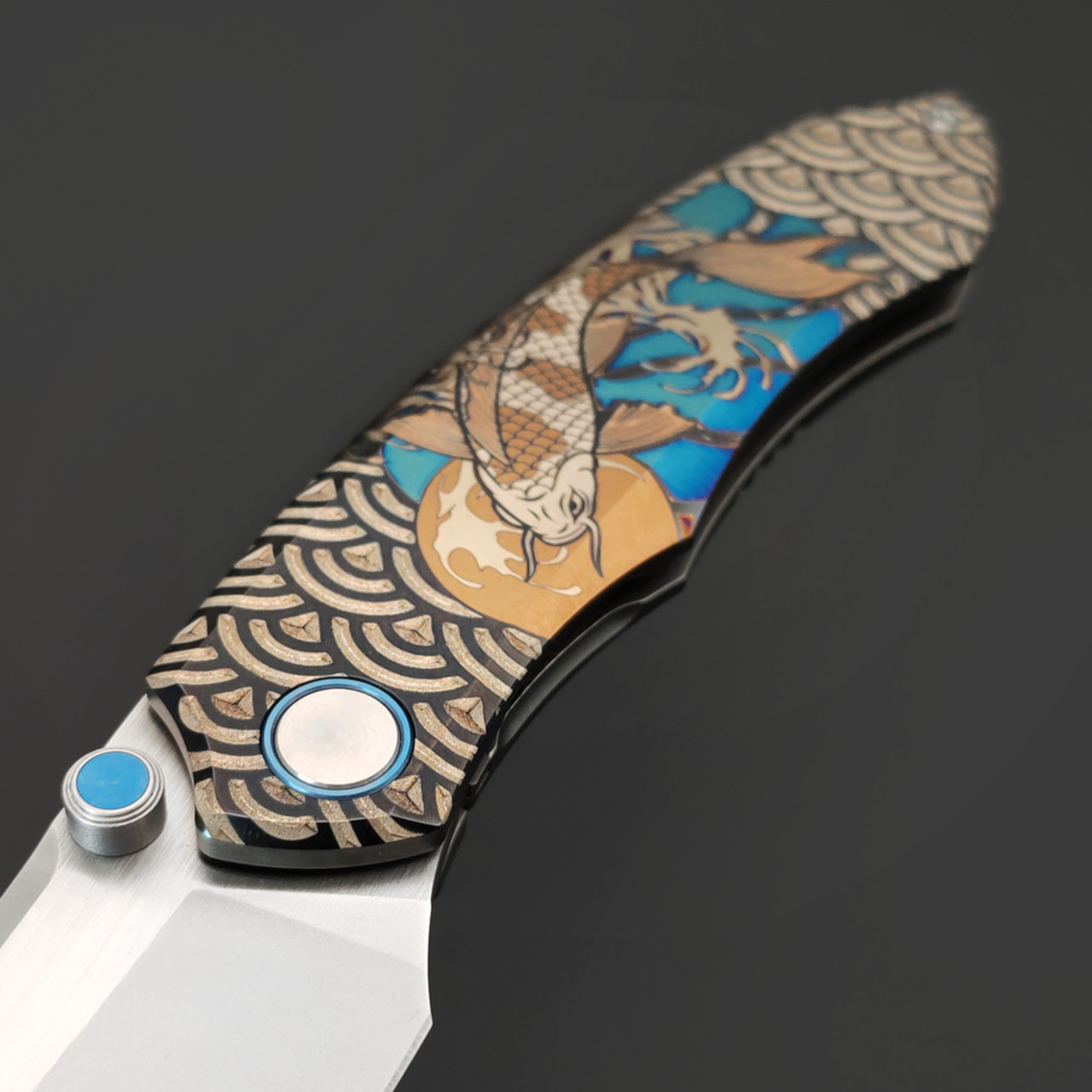 Ponomarev Forge складной нож Remette "Карп кои" custom сталь M390, рукоять Титан, лазерная гравировка