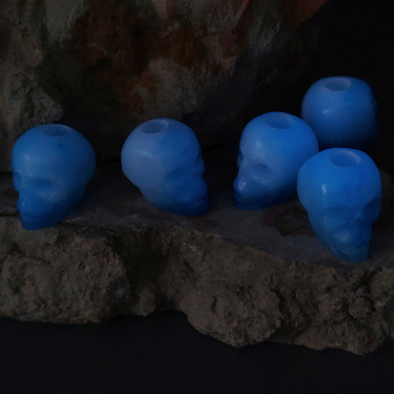 КТО! бусина Череп jade & blue, люминофор blue