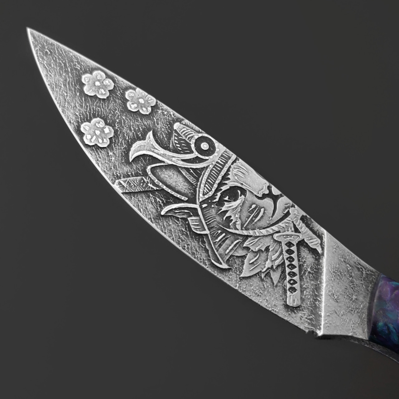 Волчий Век нож Канадская Масичька "Кот Самурай" кастом, сталь 95x18 WA худ. травление, рукоять Авторский карбон, пины латунь