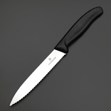 Нож овощной Victorinox Swiss Classic 10 см 6.7733 сталь X50CrMoV15 рукоять PP