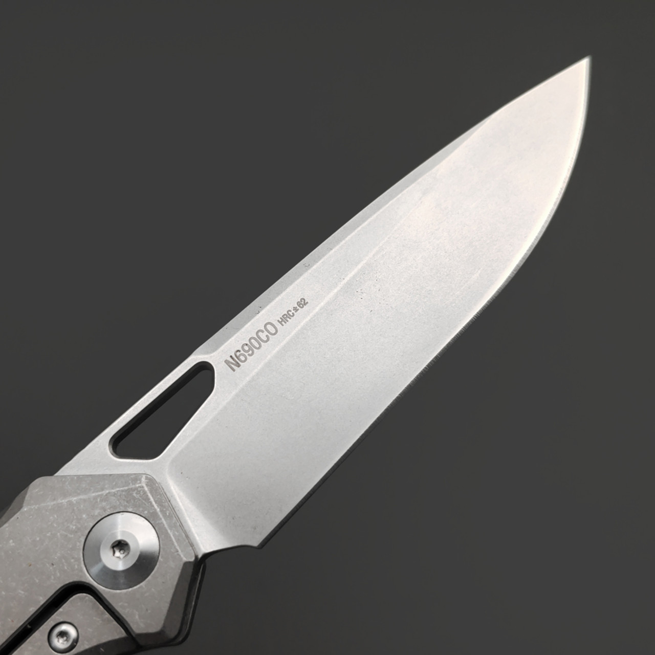 Alpha Miu складной нож Vigil GR1 сталь N690Co рукоять Титан TC4, карбон зелёный