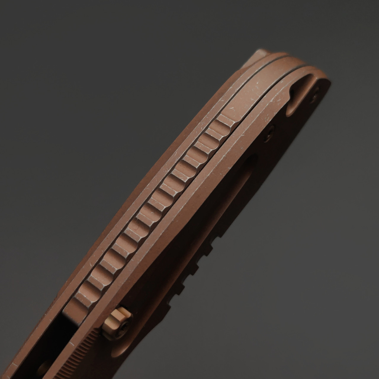 Alpha Miu складной нож Martian Bronze сталь N690Co рукоять Титан TC4