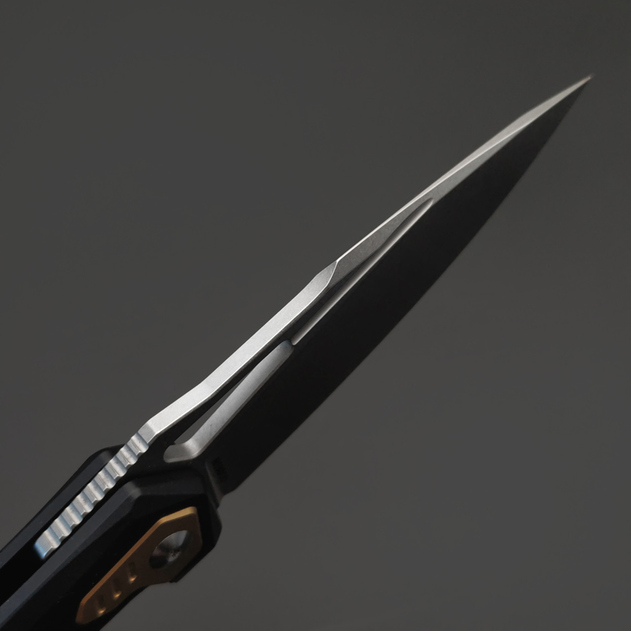 Alpha Miu складной нож Swift BG сталь VG-10 стоунвош, рукоять Титан TC4 черный с золотистым
