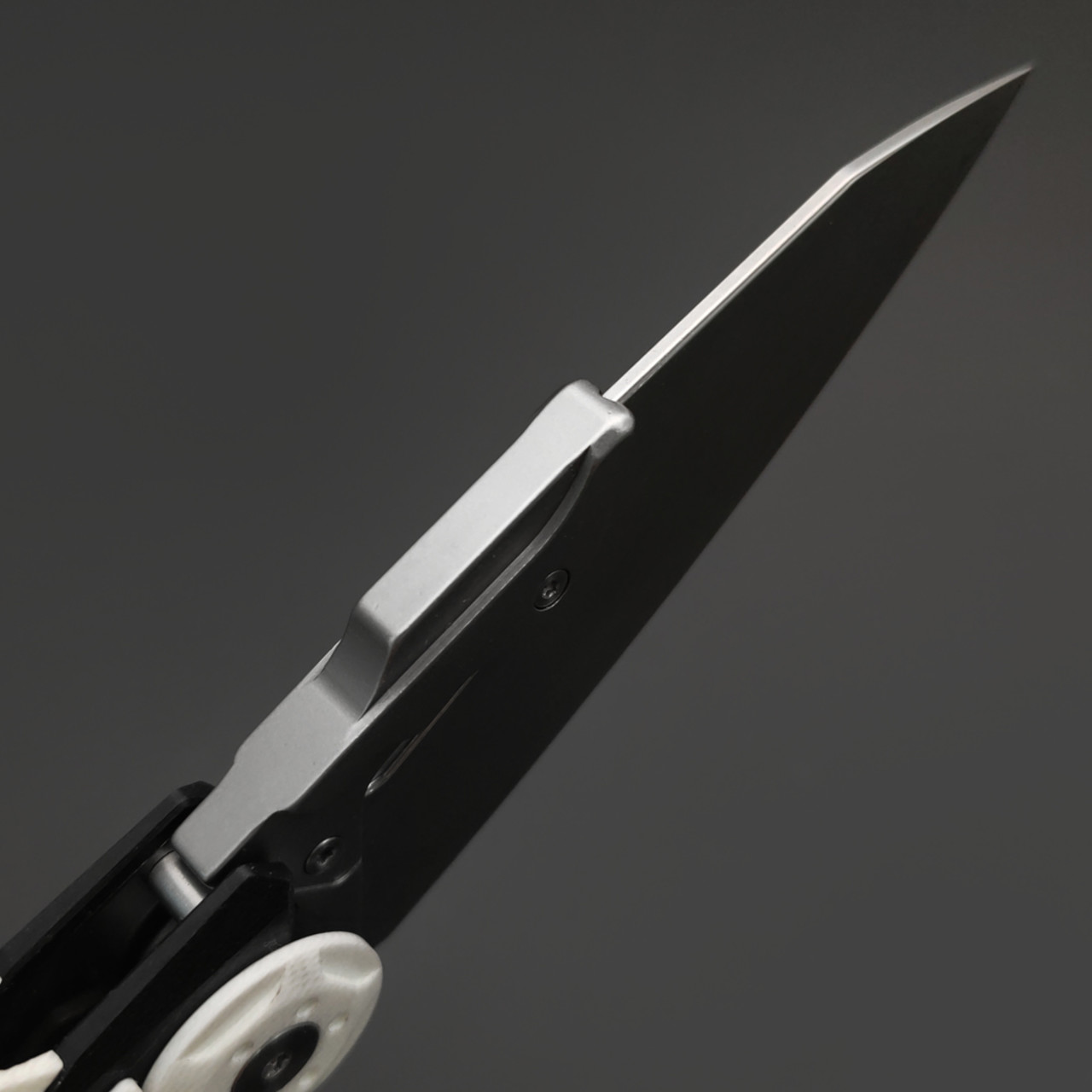 Alpha Miu складной нож Nexus-D сталь Дамаск, рукоять G10 чёрный с белым