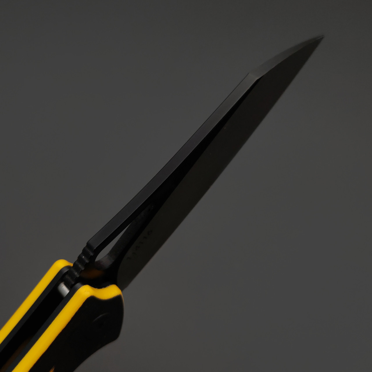 Alpha Miu складной нож Antix сталь 1.4116, рукоять G10 черный с жёлтым