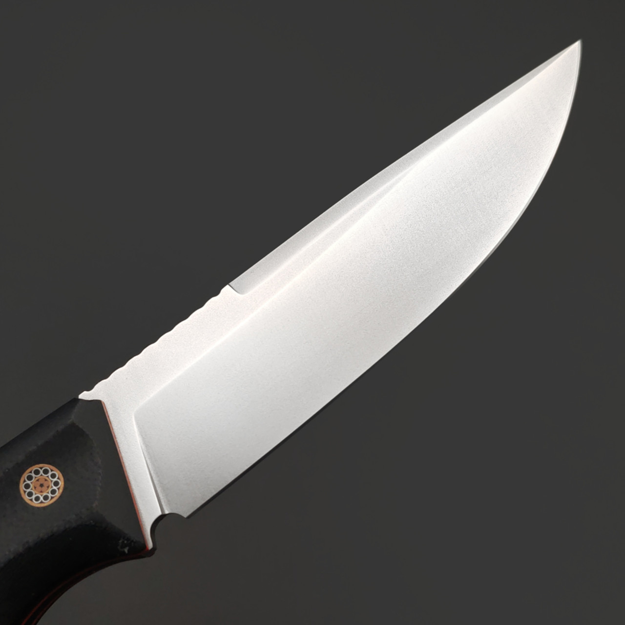 Град Горький нож Коготь сталь Elmax бидбласт, рукоять G10 черный с красным